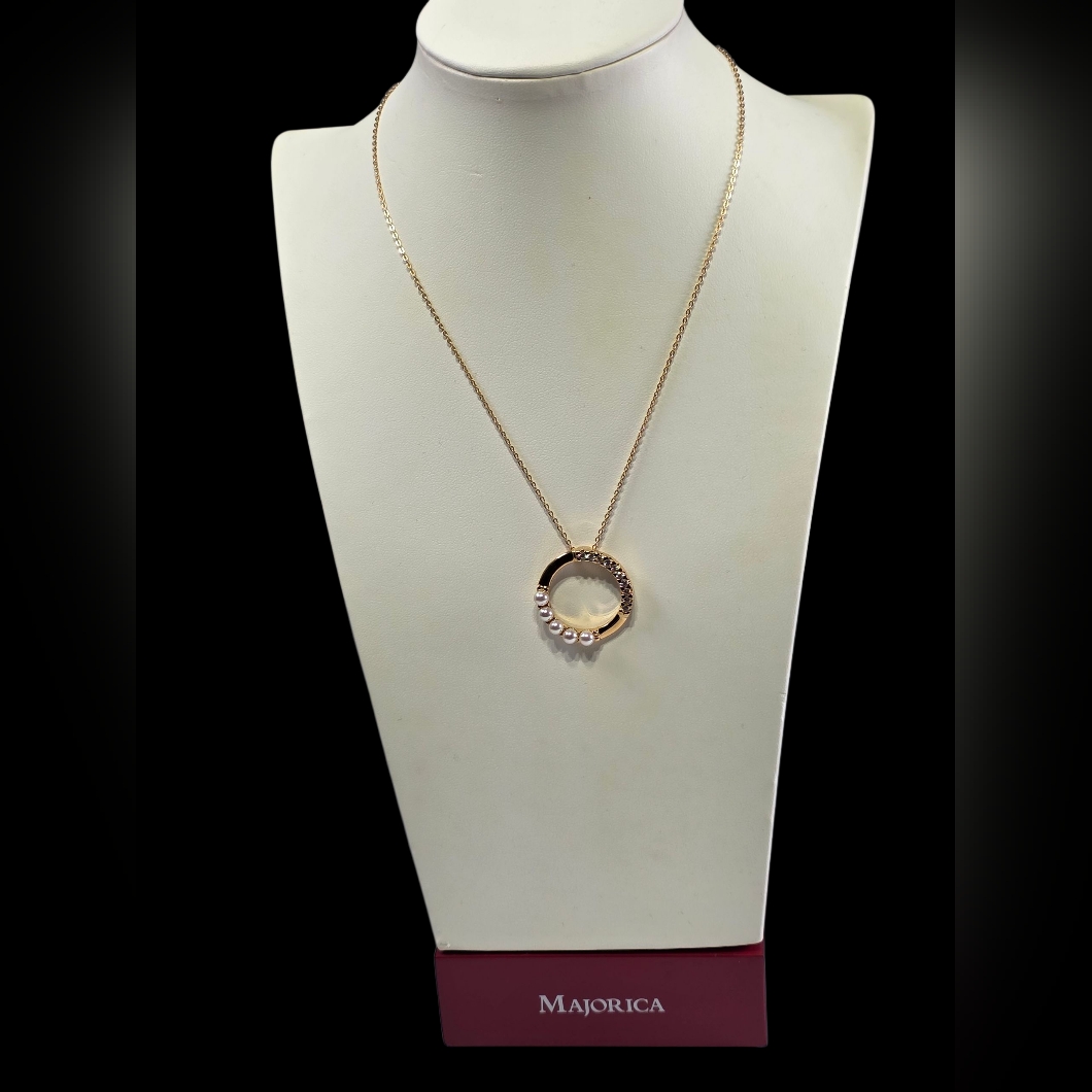 Gold Circle Pendant Necklace With Pearls